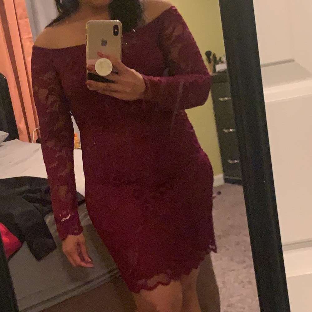 Off shoulder lace dress